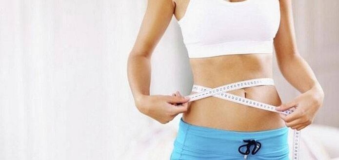 Das Mädchen verlor 3 kg in einer Woche mit Hilfe von Diät und Bewegung. 